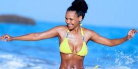 Samantha tregon linjat (Foto)