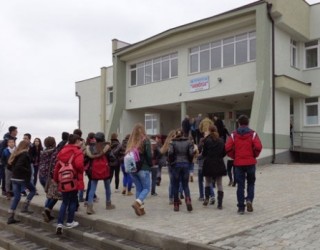Sot fillon gjysmëvjetori i dytë në shkollat e Kosovës