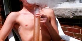 Tymos hirin e shokut të vdekur dhe e poston në Instagram