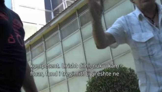 Drejtori i shkollës sulmon TV-Alsat (Video)
