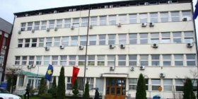 Kushëriri i Drejtorit Administrativ,​ vjedh miksetën e Komunës së Gjakovës