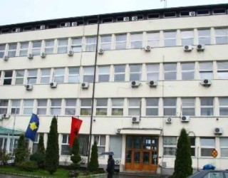 Kushëriri i Drejtorit Administrativ,​ vjedh miksetën e Komunës së Gjakovës