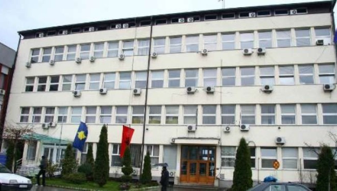 Kushëriri i Drejtorit Administrativ,​ vjedh miksetën e Komunës së Gjakovës
