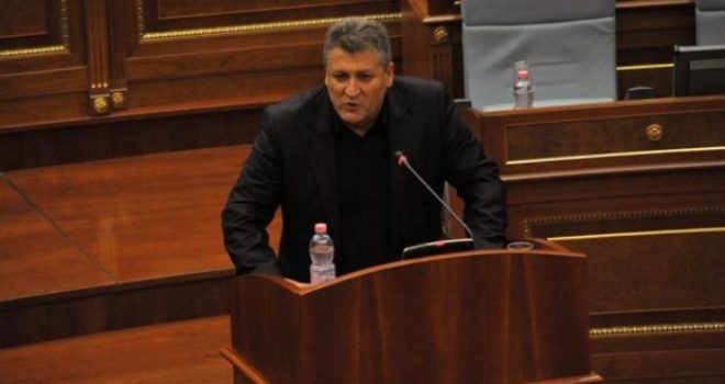 Zafir Berisha i kërkon Mustafës shkarkimin e Thaçit