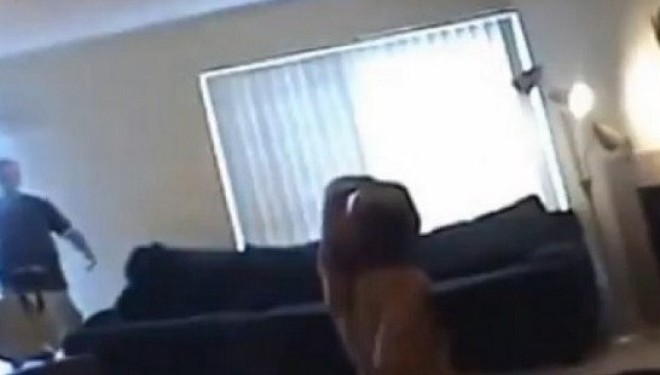 VIDEOLAJM/  Më mirë ta gjesh gruan në shtrat me burrë apo me..?