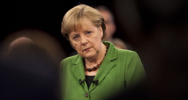 Merkel shuplakë Thaçit e Mustafës