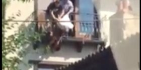 Tronditëse: Një i ri në Prishtinë bërtet “Allahu ekber” dhe hidhet nga kati i tretë