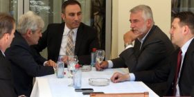 Çka fitojnë shqiptarët me marrëveshjen e re, Ahmeti dhe Thaçi pritet të flasin