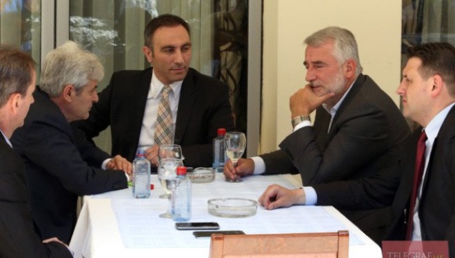 Çka fitojnë shqiptarët me marrëveshjen e re, Ahmeti dhe Thaçi pritet të flasin