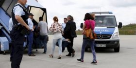 Gjermania kthen edhe 110 azilkërkues shqiptarë (Foto)