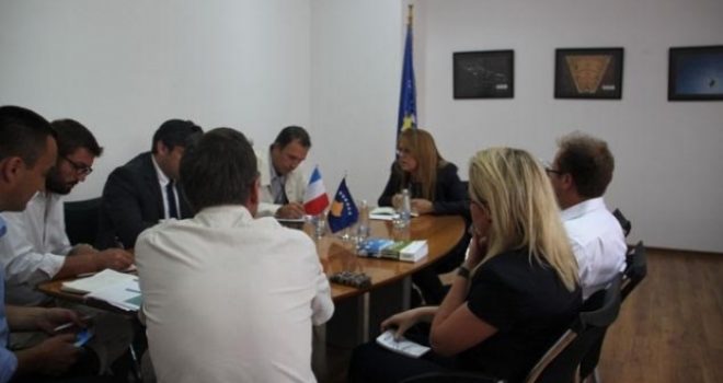 Investitorët në Brezovicë takojnë ministren Bajrami