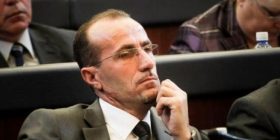 Bekim Haxhiu kërkon dorëheqjen e Ahmetit, të Sveçelës e quan mashtrim