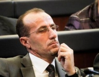 Deputeti i PDK’së Bekim Haxhiu, i kërkon Mustafës ta shkarkojë Ministrin e Shëndetësisë