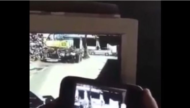 Makina hedh në erë një biçiklist (Video +18)