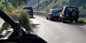 Turistët u qëlluan me plumb pas koke; policia shoqëron 35 persona