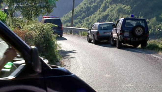 Turistët u qëlluan me plumb pas koke; policia shoqëron 35 persona