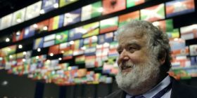 FIFA ia ndalon përgjithmonë veprimtarinë Chuck Blazer-it