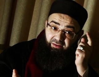 Ahmet Hoxha i reagon kolegut të tij: Mos gënjeni në emër të Allahut, seksi oral nuk është haram