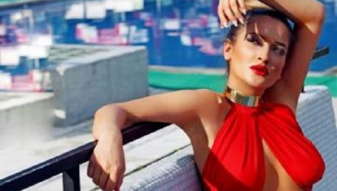 Dhurata duket si J.Lo (Foto)