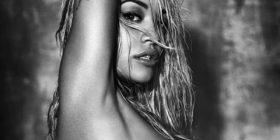 Rita promovon e zhveshur klipin e ri me Chris Brown (Foto)