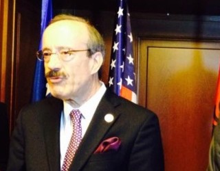 Eliot Engel, thirrje politikanëve në Kosovë të heqin dorë nga dhuna