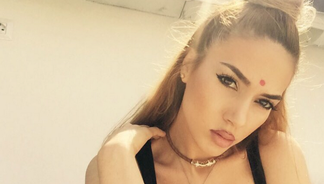 Elvana Gjata lutet që ‘dikush’ ta dojë! (Foto)