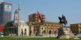 Priten arrestime të zyrtarëve të lartë në Tiranë, para vizitës së Merkel