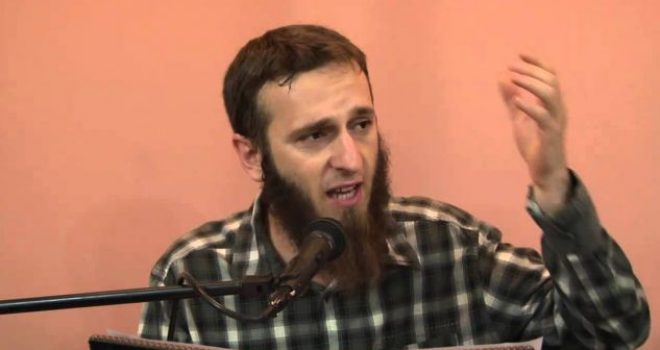 Blic: Ky është prizrenasi që rekruton xhihadistë për ISIS-in në Serbi (Video)