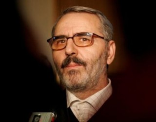 Isa Mustafa përjashton nga nënkryetari Sabri Hamitin. Tash janë Luta, Agim Veliu dhe Haki Rugova!