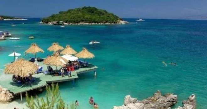 Pushuesit kosovarë të pakënaqun edhe në Ksamil – Hajnia publike në shkallë të naltë