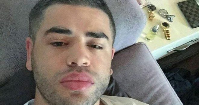 Kë po pallon Noizy në shtrat në dhomën e një hoteli në Prishtinë (Foto)