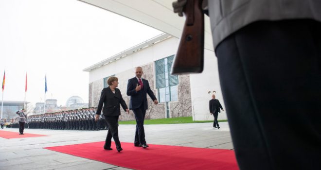 Merkel: BE s’i përjashton myslimanët