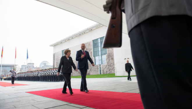 Merkel: BE s’i përjashton myslimanët