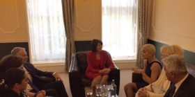 Rita, merr pjesë në inaugurimin e ambasadës së Kosovës në Londër