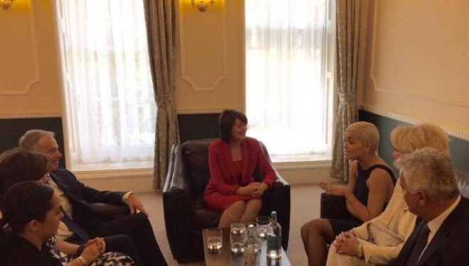 Rita, merr pjesë në inaugurimin e ambasadës së Kosovës në Londër