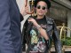 Rita Ora shëtitet vetëm me bluzë (Foto)