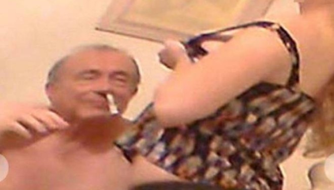 Miku i Tony Blair – thithe kokaine prej gjoksit te nji çike qe shitet me pare