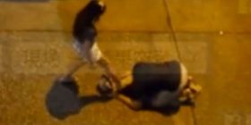 E dhunon të dashurin, ndërsa ai i lutej (Video)