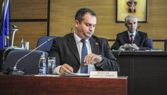 LDK dhe PDK bllokojnë punën e Kuvendit të Prishtinës, Ahmeti lëshon mbledhjen