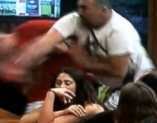 Spektakël, apo ring boksi? E gjitha ndodhi në një transmetim LIVE në Serbi (Video)