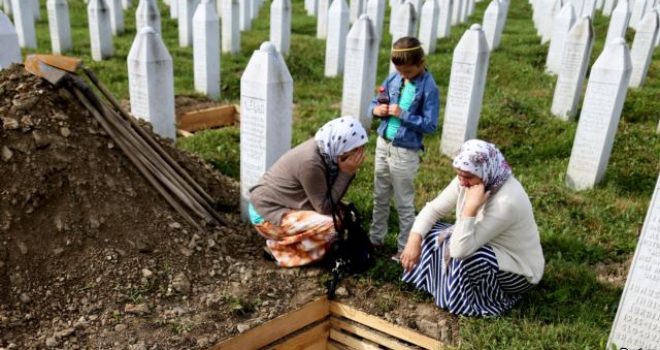 Serbia anulon të gjitha aktivitetet për Srebrenicën