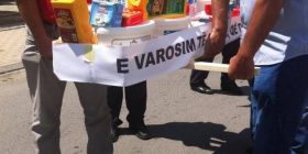 E gjuejn tamblin n’oborrin e Qeverisë