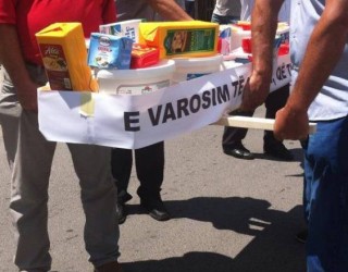 E gjuejn tamblin n’oborrin e Qeverisë