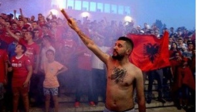 Serbi kërcënon tifozin e Shqipërisë: 100 mijë euro për kokën tënde!