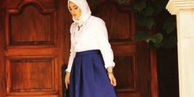 Vajza me shami që vishet më së bukuri në shkollë (Foto)