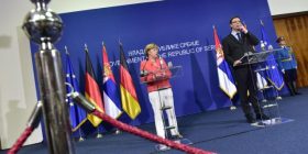 Merkel në Serbi: Beogradi i gatshëm për kompromise me Prishtinën