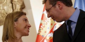 Vuçiqi viktimë, Evropa solidarizohet me të në 20 vjetorin e gjenocidit