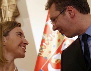 Vuçiqi viktimë, Evropa solidarizohet me të në 20 vjetorin e gjenocidit