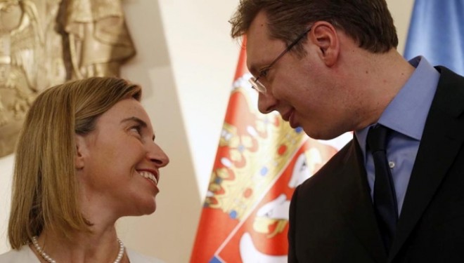Vuçiqi viktimë, Evropa solidarizohet me të në 20 vjetorin e gjenocidit