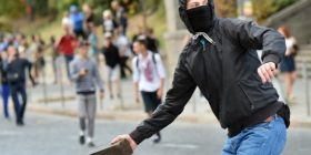Përleshje në Kiev mes huliganëve të Zorya e Legia Varshavë (Video)